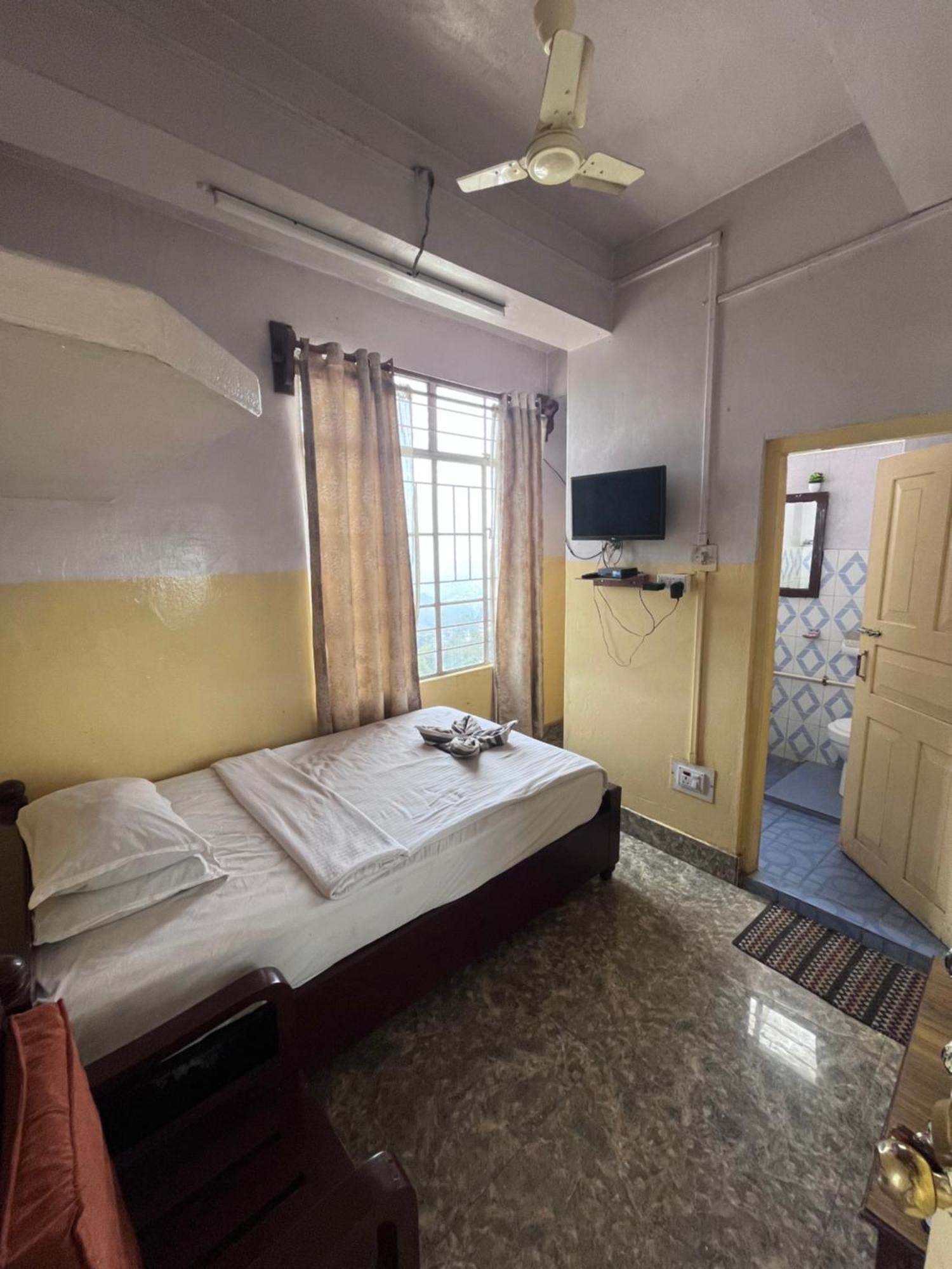 Jn Hotel Kohima Buitenkant foto